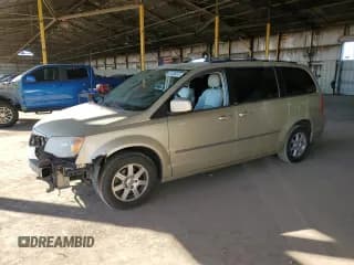 ✅ 2010 Chrysler Town & Country Touring Plus • VIN: 2A4RR8D19AR495301 • Lot: 91255415. Wystawiony na Copart z przebiegiem 227 695 mil. Bezpłatny archiwum sprzedaży aukcyjnych z USA i szczegółowy raport historii pojazdu na DreamBid. Zdjęcie 1.