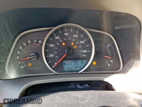 ✅ 2013 Toyota RAV4 LE • VIN: 2T3ZFREV8DW018729 • Lot: 90875515. Wystawiony na Copart z przebiegiem 177 873 mil. Bezpłatny archiwum sprzedaży aukcyjnych z USA i szczegółowy raport historii pojazdu na DreamBid. Zdjęcie 9.