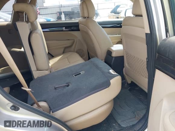 ✅ 2013 Kia Sorento EX • VIN: 5XYKU4A68DG362746 • Lot: 42171728. Listed on IAAI with 93,501 mi. Free auction sales archive from the USA and detailed vehicle history report at DreamBid. Image 8.