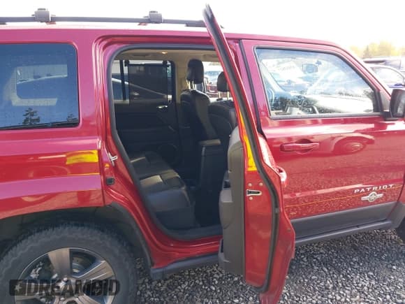 ✅ 2014 Jeep Patriot Latitude • VIN: 1C4NJRFB7ED588530 • Lot: 43483827. Listed on IAAI with 132,562 mi. Free auction sales archive from the USA and detailed vehicle history report at DreamBid. Image 8.