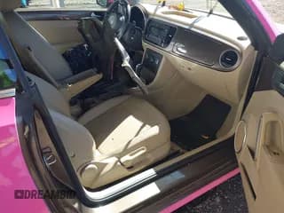 ✅ 2015 Volkswagen Beetle 1.8T w/Tech • VIN: 3VW507AT7FM818898 • Lot: 43362571. Wystawiony na IAAI z przebiegiem 53 247 mil. Bezpłatny archiwum sprzedaży aukcyjnych z USA i szczegółowy raport historii pojazdu na DreamBid. Zdjęcie 5.