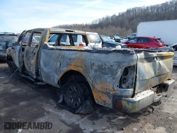 ✅ 2017 Ram 2500 Tradesman • VIN: 3C6UR5HJ8HG538817 • Lot: 41492975. Listed on IAAI with 128,000 mi. Free auction sales archive from the USA and detailed vehicle history report at DreamBid. Image 3.