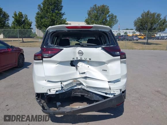 ✅ 2024 Nissan Rogue S • VIN: 5N1BT3AB2RC724393 • Lot: 42960479. Wystawiony na IAAI z przebiegiem 7 735 mil. Bezpłatny archiwum sprzedaży aukcyjnych z USA i szczegółowy raport historii pojazdu na DreamBid. Zdjęcie 16.