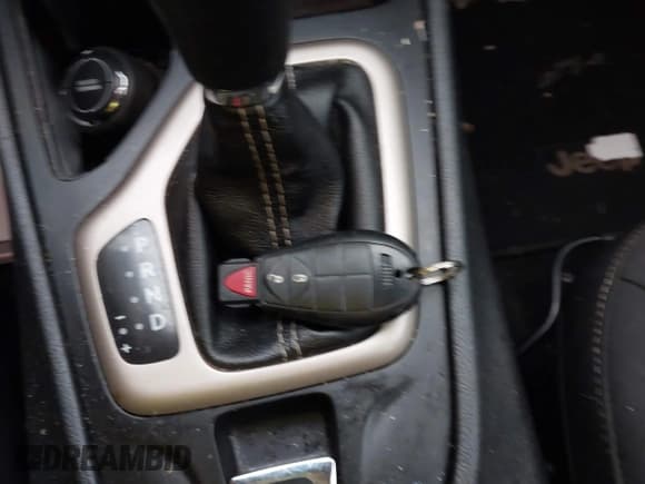 ✅ 2016 Jeep Cherokee Latitude • VIN: 1C4PJMCB5GW162309 • Lot: 43524702. Wystawiony na IAAI z przebiegiem 141 651 mil. Bezpłatny archiwum sprzedaży aukcyjnych z USA i szczegółowy raport historii pojazdu na DreamBid. Zdjęcie 11.