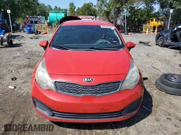 ✅ 2014 Kia Rio LX • VIN: KNADM4A35E6378709 • Lot: 80566965. Wystawiony na Copart z przebiegiem 138 404 mil. Bezpłatny archiwum sprzedaży aukcyjnych z USA i szczegółowy raport historii pojazdu na DreamBid. Zdjęcie 5.