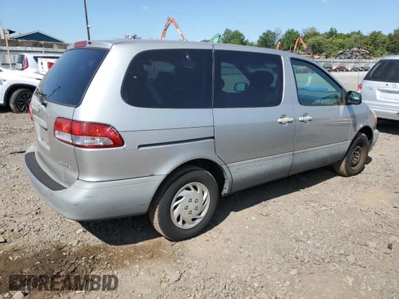 ✅ 2001 Toyota Sienna CE • VIN: 4T3ZF19C41U385312 • Lot: 70130104. Listed on Copart with 254,488 mi. Free auction sales archive from the USA and detailed vehicle history report at DreamBid. Image 3.