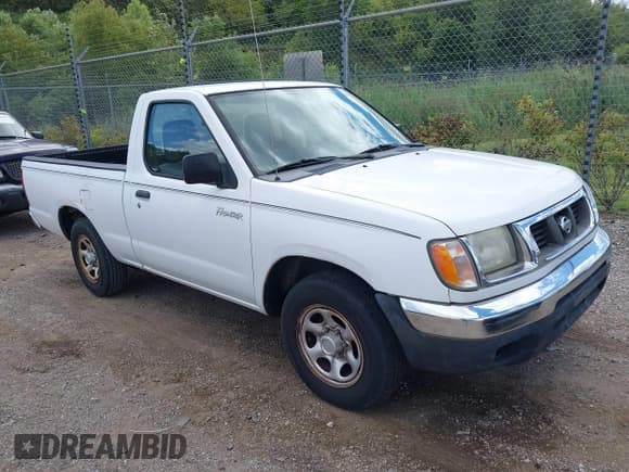 ✅ 2000 Nissan Frontier XE • VIN: 1N6DD21S1YC396142 • Lot: 43082986. Listed on IAAI with 131,181 mi. Free auction sales archive from the USA and detailed vehicle history report at DreamBid. Image 1.