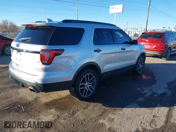 ✅ 2016 Ford Explorer Sport • VIN: 1FM5K8GT3GGB02467 • Lot: 43886644. Wystawiony na IAAI z przebiegiem 124 138 mil. Bezpłatny archiwum sprzedaży aukcyjnych z USA i szczegółowy raport historii pojazdu na DreamBid. Zdjęcie 4.