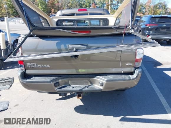 ✅ 2013 Toyota Tacoma • VIN: 5TFUU4EN6DX050125 • Lot: 43504329. Listed on IAAI with 83,431 mi. Free auction sales archive from the USA and detailed vehicle history report at DreamBid. Image 17.