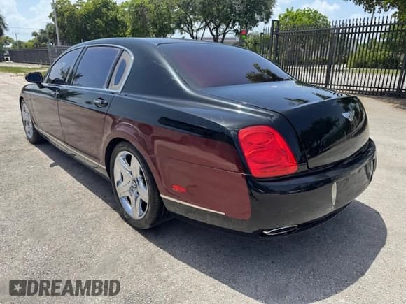 ✅ 2006 Bentley Flying Spur • VIN: SCBBR53W96C031785 • Lot: 61819345. Wystawiony na Copart z przebiegiem 58 606 mil. Bezpłatny archiwum sprzedaży aukcyjnych z USA i szczegółowy raport historii pojazdu na DreamBid. Zdjęcie 2.