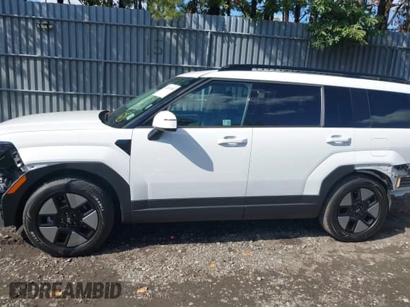 ✅ 2025 Hyundai Santa Fe SEL • VIN: 5NMP2DG17SH026483 • Лот: 43307400. Опубликован ранее на IAAI с пробегом 10 141 миль. Бесплатный доступ к архиву аукционных продаж из США и подробный отчёт об истории автомобиля на DreamBid. Изображение 14.