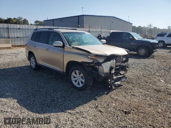 ✅ 2011 Toyota Highlander • VIN: 5TDBK3EH0BS083383 • Lot: 81420085. Wystawiony na Copart z przebiegiem Nie podano. Bezpłatny archiwum sprzedaży aukcyjnych z USA i szczegółowy raport historii pojazdu na DreamBid. Zdjęcie 4.