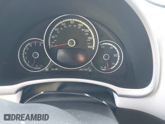 ✅ 2013 Volkswagen Beetle 2.5L • VIN: 3VW5X7AT0DM803667 • Lot: 43412543. Wystawiony na IAAI z przebiegiem Nie podano. Bezpłatny archiwum sprzedaży aukcyjnych z USA i szczegółowy raport historii pojazdu na DreamBid. Zdjęcie 7.