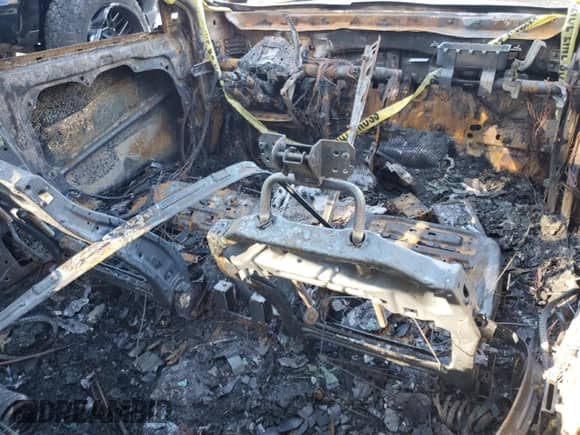 2016 Hyundai Azera Limited с VIN KMHFH4JG0GA525811, выставлен на аукционе Copart как лот 45886965 с пробегом Не указан миль и На запчасти • Non repairable. История ставок и продаж доступна на DreamBid. Изображение 8.