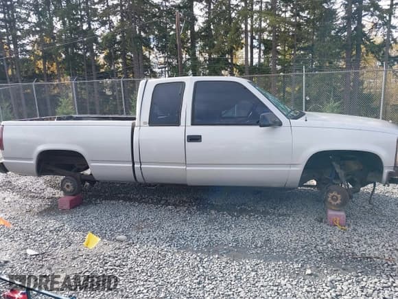 ✅ 1997 Chevrolet Silverado 1500 • VIN: 2GCEK19R5V1211794 • Lot: 43594101. Wystawiony na IAAI z przebiegiem 228 738 mil. Bezpłatny archiwum sprzedaży aukcyjnych z USA i szczegółowy raport historii pojazdu na DreamBid. Zdjęcie 14.