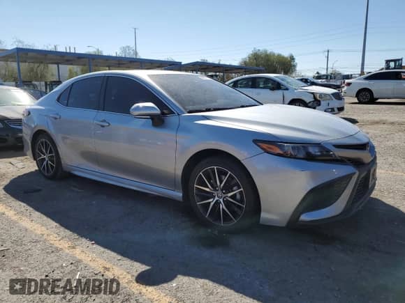2022 Toyota Camry SE z VIN 4T1G11AK1NU680892, wystawiony jako Copart lot #84971915 z przebiegiem 50 045 mil mil oraz Szkoda całkowita • Salvage title. Historia ofert i sprzedaży dostępna na DreamBid. Obrazek 4.