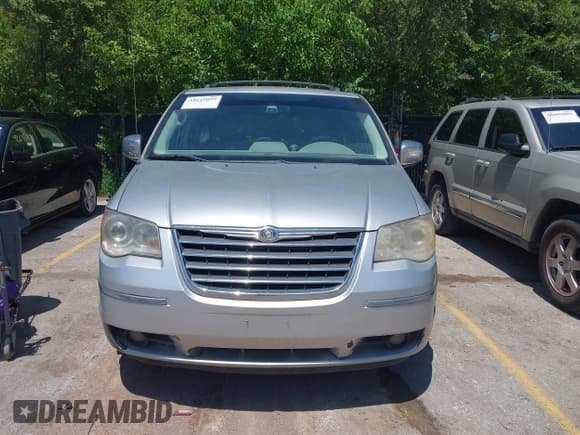 ✅ 2010 Chrysler Town & Country Limited • VIN: 2A4RR7DX3AR381289 • Lot: 42649099. Wystawiony na IAAI z przebiegiem 248 071 mil. Bezpłatny archiwum sprzedaży aukcyjnych z USA i szczegółowy raport historii pojazdu na DreamBid. Zdjęcie 6.