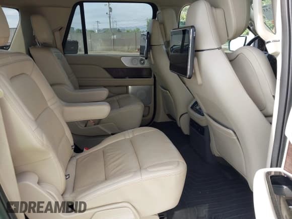 ✅ 2020 Lincoln Navigator Reserve • VIN: 5LMJJ3LT5LEL16325 • Лот: 42811733. Опубликован ранее на IAAI с пробегом 70 035 миль. Бесплатный доступ к архиву аукционных продаж из США и подробный отчёт об истории автомобиля на DreamBid. Изображение 8.