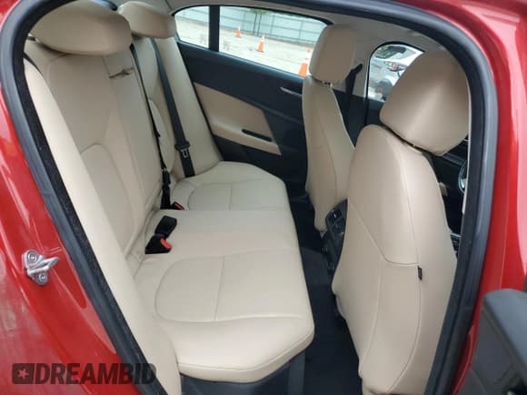 ✅ 2017 Jaguar XE 25t Premium • VIN: SAJAD4BGXHA974747 • Lot: 67170585. Wystawiony na Copart z przebiegiem 37 732 mil. Bezpłatny archiwum sprzedaży aukcyjnych z USA i szczegółowy raport historii pojazdu na DreamBid. Zdjęcie 10.