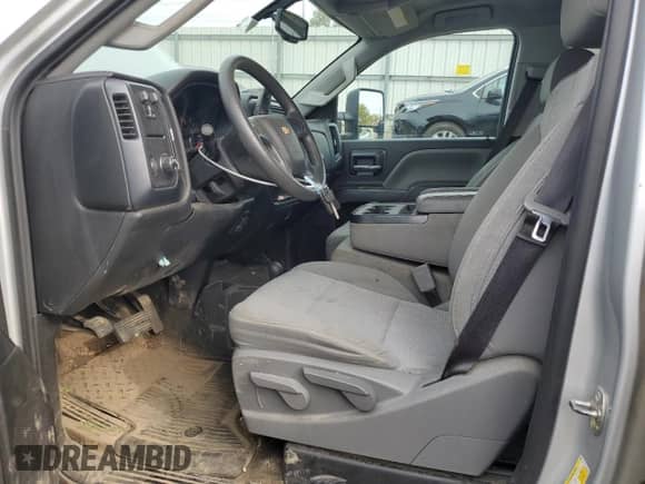 2018 Chevrolet Silverado 2500HD Work Truck z VIN 1GC1KUEY3JF228691, wystawiony jako Copart lot #86809105 z przebiegiem 141 259 mil mil oraz Czysty tytuł • Clean title. Historia ofert i sprzedaży dostępna na DreamBid. Obrazek 7.