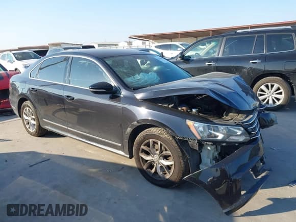 ✅ 2017 Volkswagen Passat S • VIN: 1VWAT7A33HC048516 • Лот: 43240903. Опубликован ранее на IAAI с пробегом 137 915 миль. Бесплатный доступ к архиву аукционных продаж из США и подробный отчёт об истории автомобиля на DreamBid. Изображение 1.