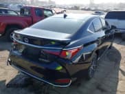✅ 2022 Lexus ES 300h • VIN: 58ADA1C11NU026524 • Lot: 43596498. Wystawiony na IAAI z przebiegiem 31 327 mil. Bezpłatny archiwum sprzedaży aukcyjnych z USA i szczegółowy raport historii pojazdu na DreamBid. Zdjęcie 4.