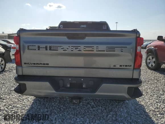 2021 Chevrolet Silverado 1500 Custom z VIN 1GCRYBEH2MZ106266, wystawiony jako Copart lot #51150405 z przebiegiem 53 664 mil mil oraz Szkoda całkowita • Salvage title. Historia ofert i sprzedaży dostępna na DreamBid. Obrazek 6.