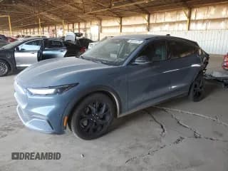 ✅ 2024 Ford Mustang Mach-E Select • VIN: 3FMTK1R42RMA02292 • Лот: 90913175. Опубликован ранее на Copart с пробегом 69 738 миль. Бесплатный доступ к архиву аукционных продаж из США и подробный отчёт об истории автомобиля на DreamBid. Изображение 1.