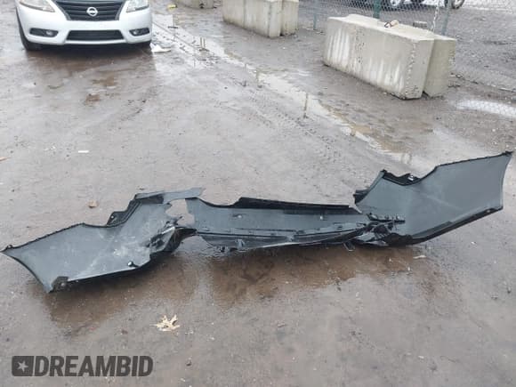 ✅ 2024 Nissan Sentra S • VIN: 3N1AB8BV2RY355246 • Lot: 43778696. Listed on IAAI with 17,452 mi. Free auction sales archive from the USA and detailed vehicle history report at DreamBid. Image 12.