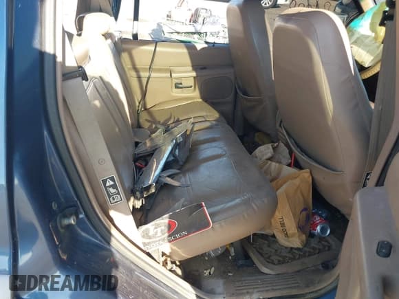 ✅ 2000 Ford Explorer Eddie Bauer • VIN: 1FMDU84P6YZB77943 • Лот: 40303953. Опубликован ранее на IAAI с пробегом Не указан. Бесплатный доступ к архиву аукционных продаж из США и подробный отчёт об истории автомобиля на DreamBid. Изображение 8.