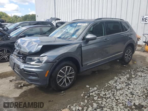✅ 2020 Volkswagen Tiguan SE • VIN: 3VV2B7AX0LM152466 • Lot: 81102575. Wystawiony na Copart z przebiegiem 74 615 mil. Bezpłatny archiwum sprzedaży aukcyjnych z USA i szczegółowy raport historii pojazdu na DreamBid. Zdjęcie 1.