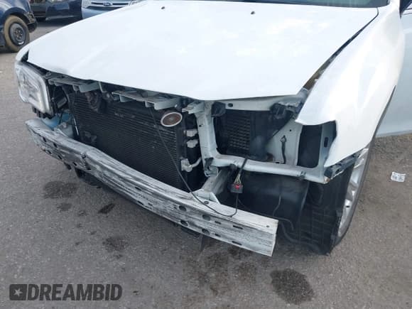 ✅ 2018 Chrysler 300 Touring L • VIN: 2C3CCAAG5JH140472 • Lot: 43248284. Wystawiony na IAAI z przebiegiem 112 203 mil. Bezpłatny archiwum sprzedaży aukcyjnych z USA i szczegółowy raport historii pojazdu na DreamBid. Zdjęcie 6.