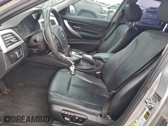 ✅ 2012 BMW 3 Series 328i • VIN: WBA3A5G51CNP15964 • Lot: 95764305. Wystawiony na Copart z przebiegiem 140 592 mil. Bezpłatny archiwum sprzedaży aukcyjnych z USA i szczegółowy raport historii pojazdu na DreamBid. Zdjęcie 7.