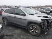 ✅ 2014 Jeep Cherokee Trailhawk • VIN: 1C4PJMBSXEW156973 • Lot: 43760581. Wystawiony na IAAI z przebiegiem 2 021 071 mil. Bezpłatny archiwum sprzedaży aukcyjnych z USA i szczegółowy raport historii pojazdu na DreamBid. Zdjęcie 13.