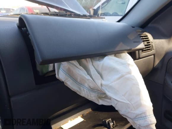 ✅ 2005 Ford Explorer XLS • VIN: 1FMZU62K35UB27124 • Lot: 41507988. Wystawiony na IAAI z przebiegiem 285 192 mil. Bezpłatny archiwum sprzedaży aukcyjnych z USA i szczegółowy raport historii pojazdu na DreamBid. Zdjęcie 13.