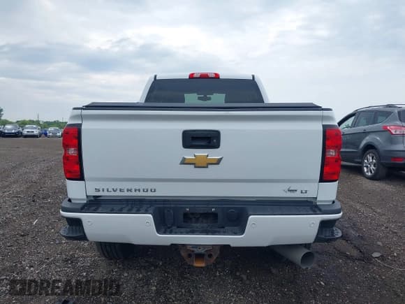 ✅ 2017 Chevrolet Silverado 2500HD LT • VIN: 1GC1KVEY1HF242802 • Lot: 42544932. Listed on IAAI with 119,196 mi. Free auction sales archive from the USA and detailed vehicle history report at DreamBid. Image 16.
