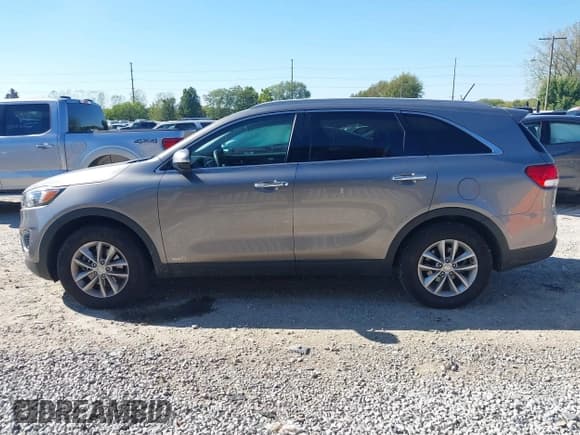 ✅ 2017 Kia Sorento LX • VIN: 5XYPGDA36HG246812 • Lot: 43420006. Listed on IAAI with 84,288 mi. Free auction sales archive from the USA and detailed vehicle history report at DreamBid. Image 15.