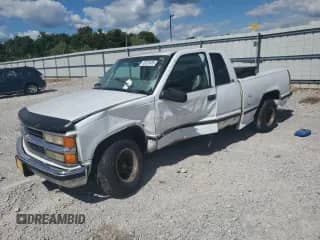 1997 Chevrolet Silverado 1500 z VIN 1GBEC19M1VE108117, wystawiony jako Copart lot #69976485 z przebiegiem 218 569 mil mil oraz Szkoda całkowita • Salvage title. Historia ofert i sprzedaży dostępna na DreamBid. Obrazek 1.