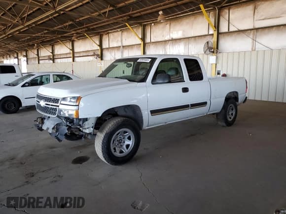 ✅ 2005 Chevrolet Silverado 1500 • VIN: 1GCEC19V95Z348240 • Лот: 56869465. Опубликован ранее на Copart с пробегом 251 012 миль. Бесплатный доступ к архиву аукционных продаж из США и подробный отчёт об истории автомобиля на DreamBid. Изображение 1.