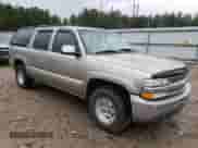 2000 Chevrolet Suburban LT z VIN 3GNFK16T2YG186019, wystawiony jako Copart lot #80008534 z przebiegiem 260 589 mil mil oraz Czysty tytuł • Clean title. Historia ofert i sprzedaży dostępna na DreamBid. Obrazek 4.