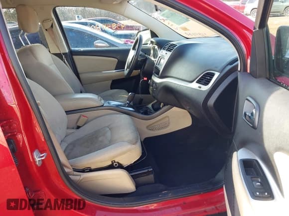 ✅ 2012 Dodge Journey SXT • VIN: 3C4PDCBG3CT231822 • Lot: 43841180. Wystawiony na IAAI z przebiegiem 170 102 mil. Bezpłatny archiwum sprzedaży aukcyjnych z USA i szczegółowy raport historii pojazdu na DreamBid. Zdjęcie 5.