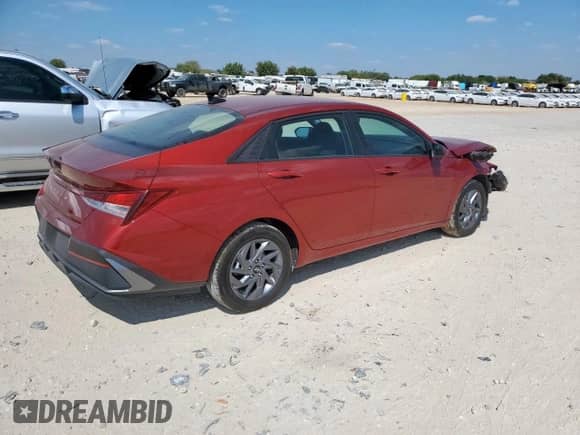 2024 Hyundai Elantra SEL z VIN KMHLM4DG9RU657591, wystawiony jako Copart lot #84302865 z przebiegiem 61 211 mil mil oraz Szkoda całkowita • Salvage title. Historia ofert i sprzedaży dostępna na DreamBid. Obrazek 3.