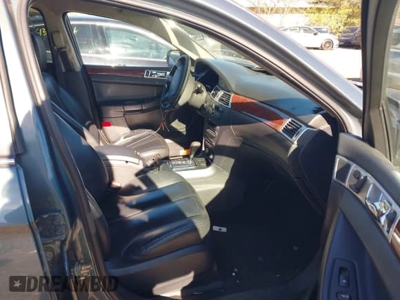 ✅ 2005 Chrysler Pacifica Touring • VIN: 2C4GF68485R243690 • Lot: 43601775. Listed on IAAI with 168,431 mi. Free auction sales archive from the USA and detailed vehicle history report at DreamBid. Image 5.