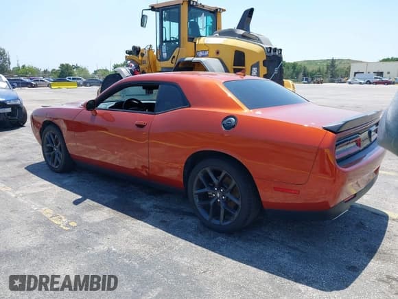 ✅ 2021 Dodge Challenger SXT • VIN: 2C3CDZAGXMH604789 • Lot: 39184065. Wystawiony na IAAI z przebiegiem 32 196 mil. Bezpłatny archiwum sprzedaży aukcyjnych z USA i szczegółowy raport historii pojazdu na DreamBid. Zdjęcie 3.