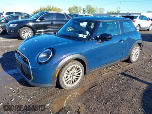 ✅ 2025 MINI Hardtop Cooper S • VIN: WMW23GD06S2X14061 • Lot: 43398715. Wystawiony na IAAI z przebiegiem 4 982 mil. Bezpłatny archiwum sprzedaży aukcyjnych z USA i szczegółowy raport historii pojazdu na DreamBid. Zdjęcie 18.