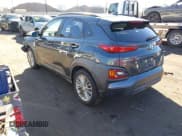 ✅ 2019 Hyundai Kona SEL • VIN: KM8K62AA1KU369063 • Лот: 43496381. Опубликован ранее на IAAI с пробегом 56 663 миль. Бесплатный доступ к архиву аукционных продаж из США и подробный отчёт об истории автомобиля на DreamBid. Изображение 3.