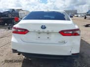 ✅ 2021 Toyota Camry Hybrid LE • VIN: 4T1C31AKXMU021961 • Lot: 43272682. Wystawiony na IAAI z przebiegiem 80 807 mil. Bezpłatny archiwum sprzedaży aukcyjnych z USA i szczegółowy raport historii pojazdu na DreamBid. Zdjęcie 17.