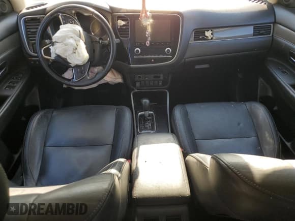 ✅ 2020 Mitsubishi Outlander ES • VIN: JA4AZ3A35LZ020582 • Lot: 82723505. Listed on Copart with Not provided. Free auction sales archive from the USA and detailed vehicle history report at DreamBid. Image 8.