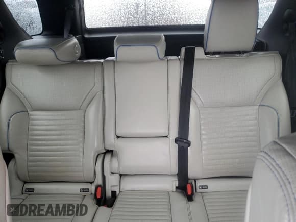 ✅ 2018 Land Rover Discovery HSE Luxury • VIN: SALRT2RK6JA062392 • Lot: 43828955. Listed on Copart with 145,944 mi. Free auction sales archive from the USA and detailed vehicle history report at DreamBid. Image 10.