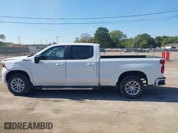 ✅ 2022 Chevrolet Silverado 1500 RST • VIN: 3GCUDEEDXNG634773 • Lot: 43339956. Wystawiony na IAAI z przebiegiem 77 414 mil. Bezpłatny archiwum sprzedaży aukcyjnych z USA i szczegółowy raport historii pojazdu na DreamBid. Zdjęcie 14.